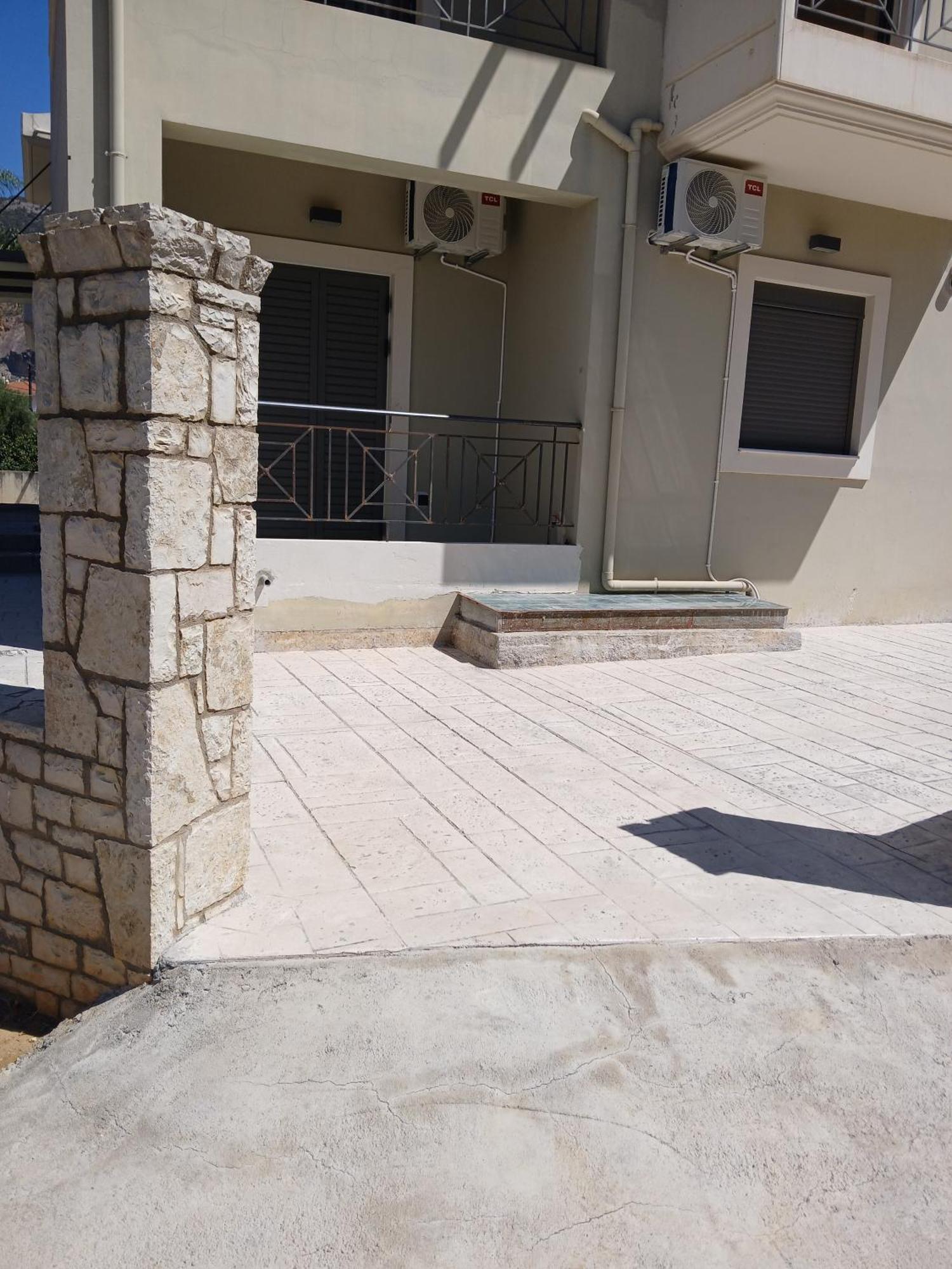 Simple, Calm And Luxurious Apartment Kalamata Exterior foto